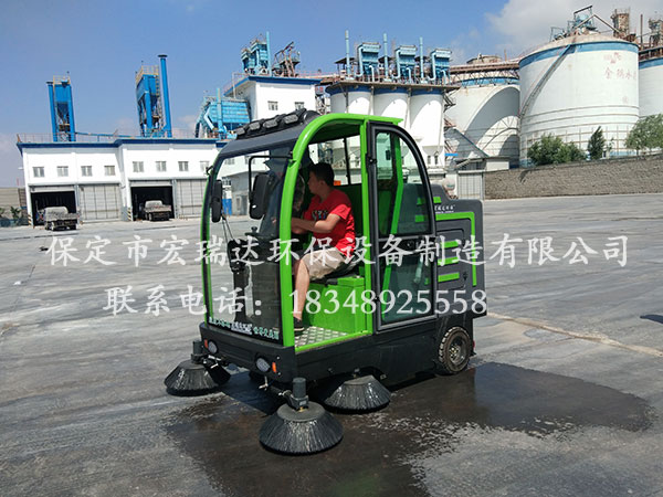 保定宏瑞達(dá)2150電動(dòng)掃地車走進(jìn)張家口宣化水泥廠