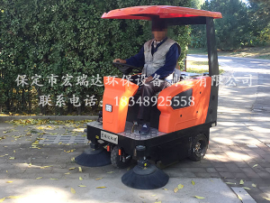 河北宏瑞達(dá)物業(yè)清掃車1450在鄭州人民公園上崗