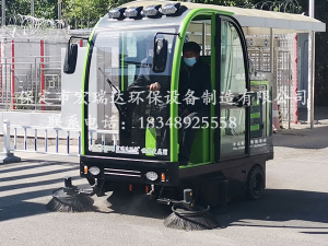 遼寧鞍山機(jī)械制造廠使用保定宏瑞達(dá)工業(yè)清掃車(chē)案例