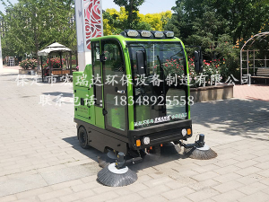 江蘇蘇州旅游景區(qū)使用保定宏瑞達(dá)2000S路面清掃車(chē)案例